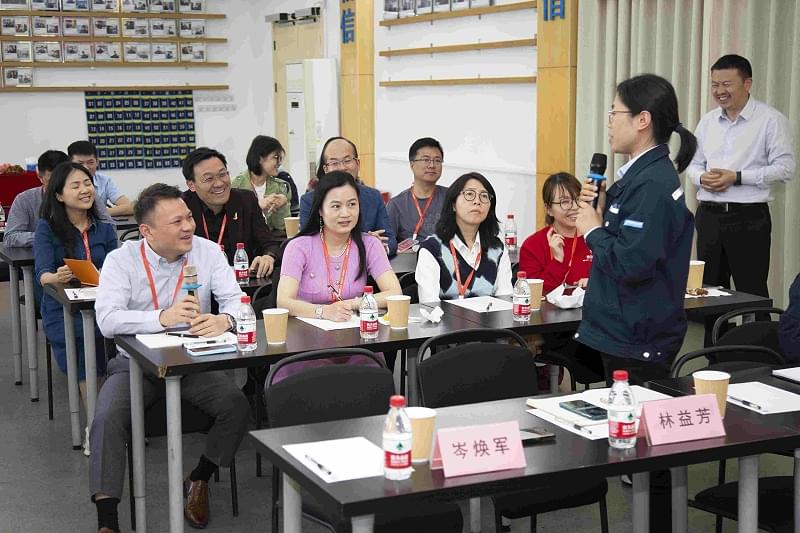91好色香蕉在线观看员工代表向盛和塾分享学习感悟